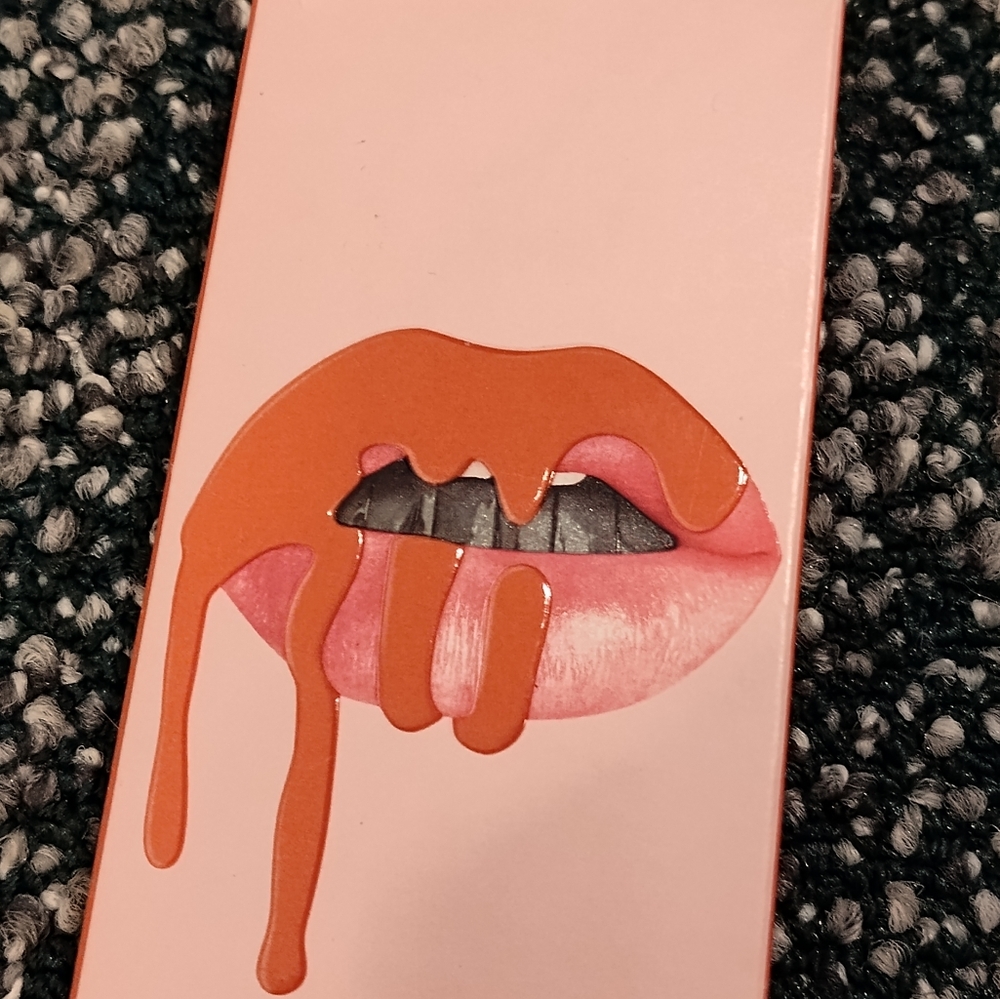 NWT KYLIE JENNER LIPSTICK AND LIP LINER SET - Picture 7 of 9